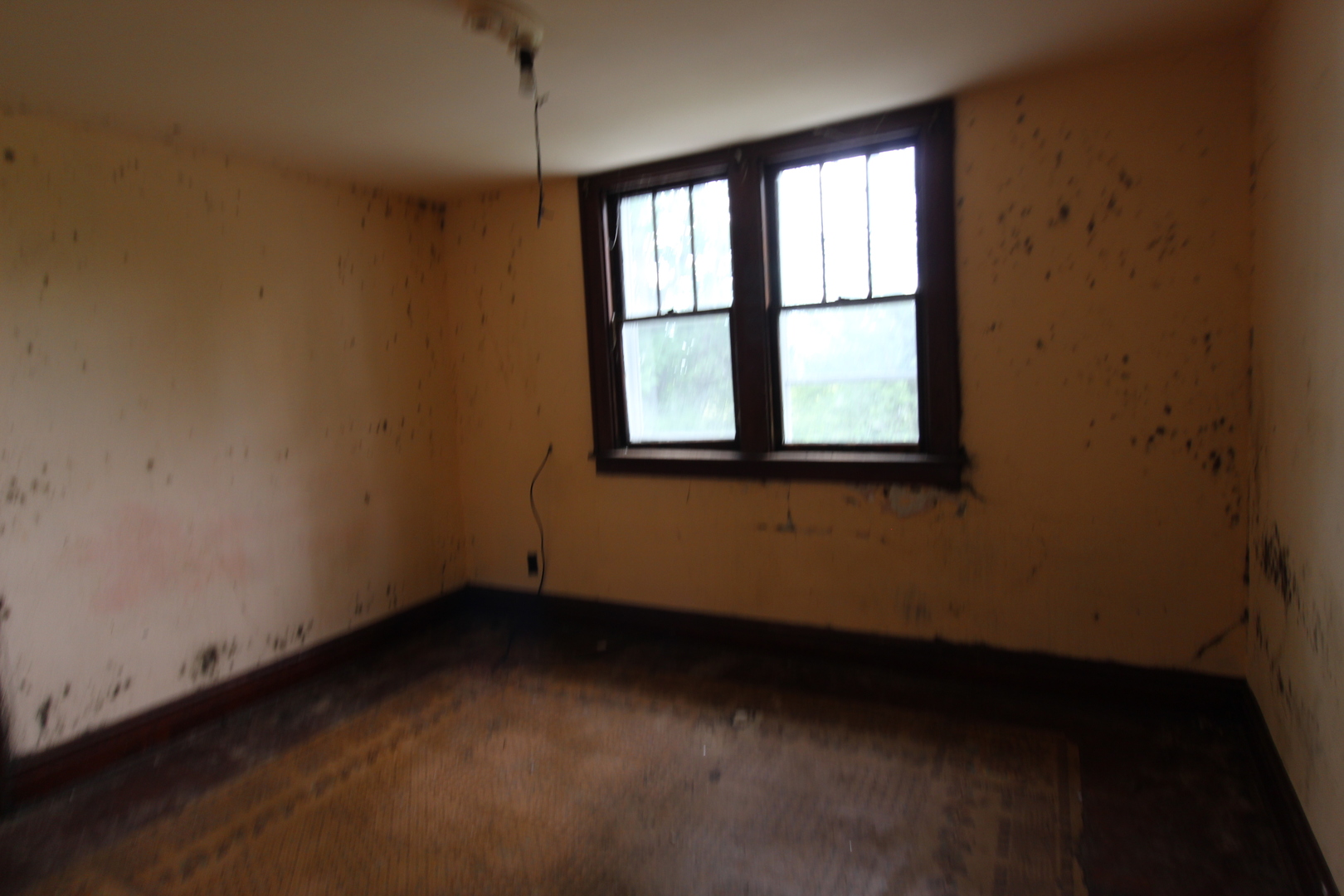 3523 West 2000 S Road Kankakee, IL 60901 - Photo 19 of 20 an empty room with a window