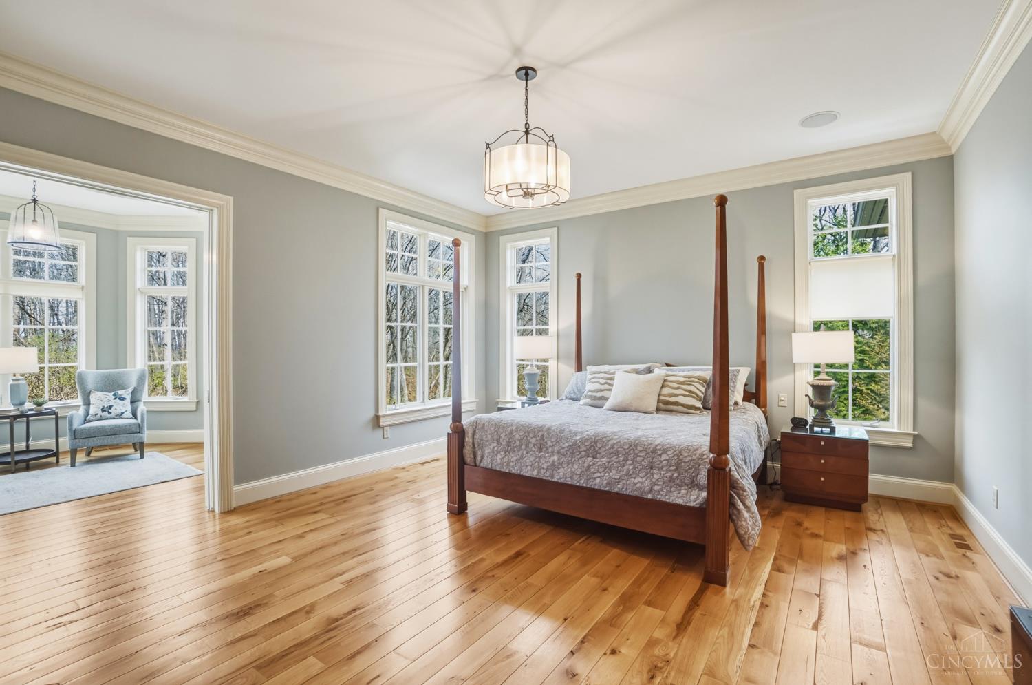 1054 Observatory Point Maineville, OH 45039 - Photo 40 of 82 Lovely large windows and beautiful hardwood floors.