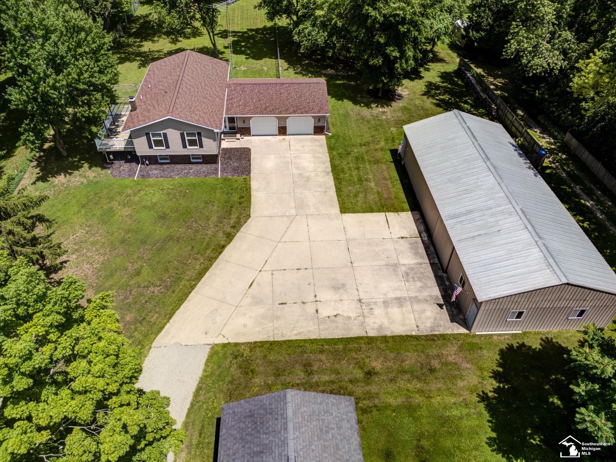 8870 Dixon Road Monroe, MI 48161 - Photo 3 of 45