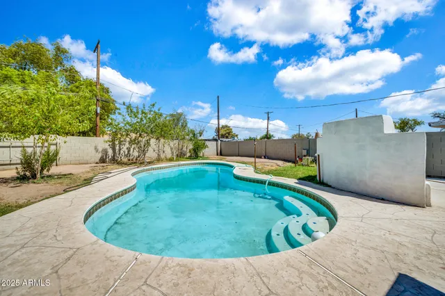 a picture of a room with mirror