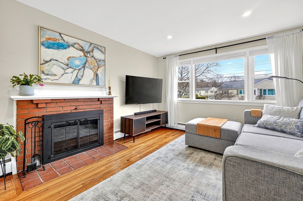 13 Carson Road Woburn, MA 01801 - Photo 7 of 41