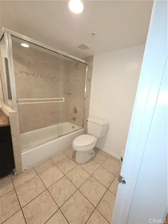 $2,200 | 14537 Archwood Street, Unit 301, Van Nuys, CA 91405