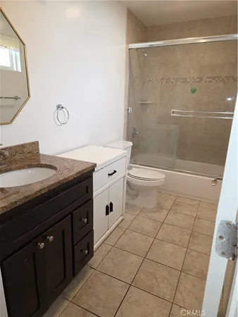 $2,200 | 14537 Archwood Street, Unit 301, Van Nuys, CA 91405