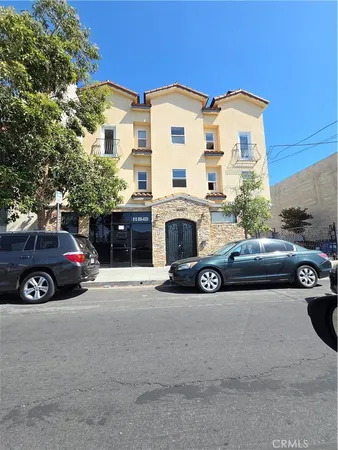 $2,200 | 14537 Archwood Street, Unit 301, Van Nuys, CA 91405