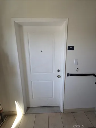 $2,200 | 14537 Archwood Street, Unit 301, Van Nuys, CA 91405