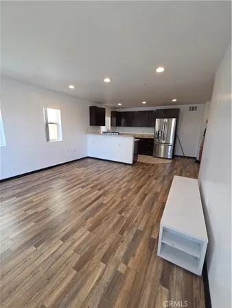 $2,200 | 14537 Archwood Street, Unit 301, Van Nuys, CA 91405