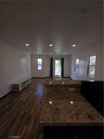$2,200 | 14537 Archwood Street, Unit 301, Van Nuys, CA 91405