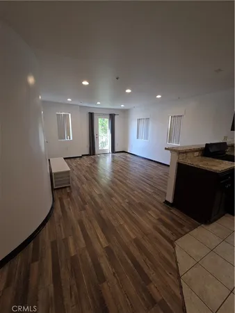 $2,200 | 14537 Archwood Street, Unit 301, Van Nuys, CA 91405