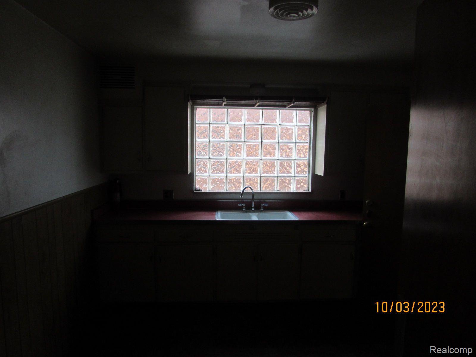 5574-76 Devonshire Road Detroit, MI 48224 - Photo 12 of 53 Gallery Image 12