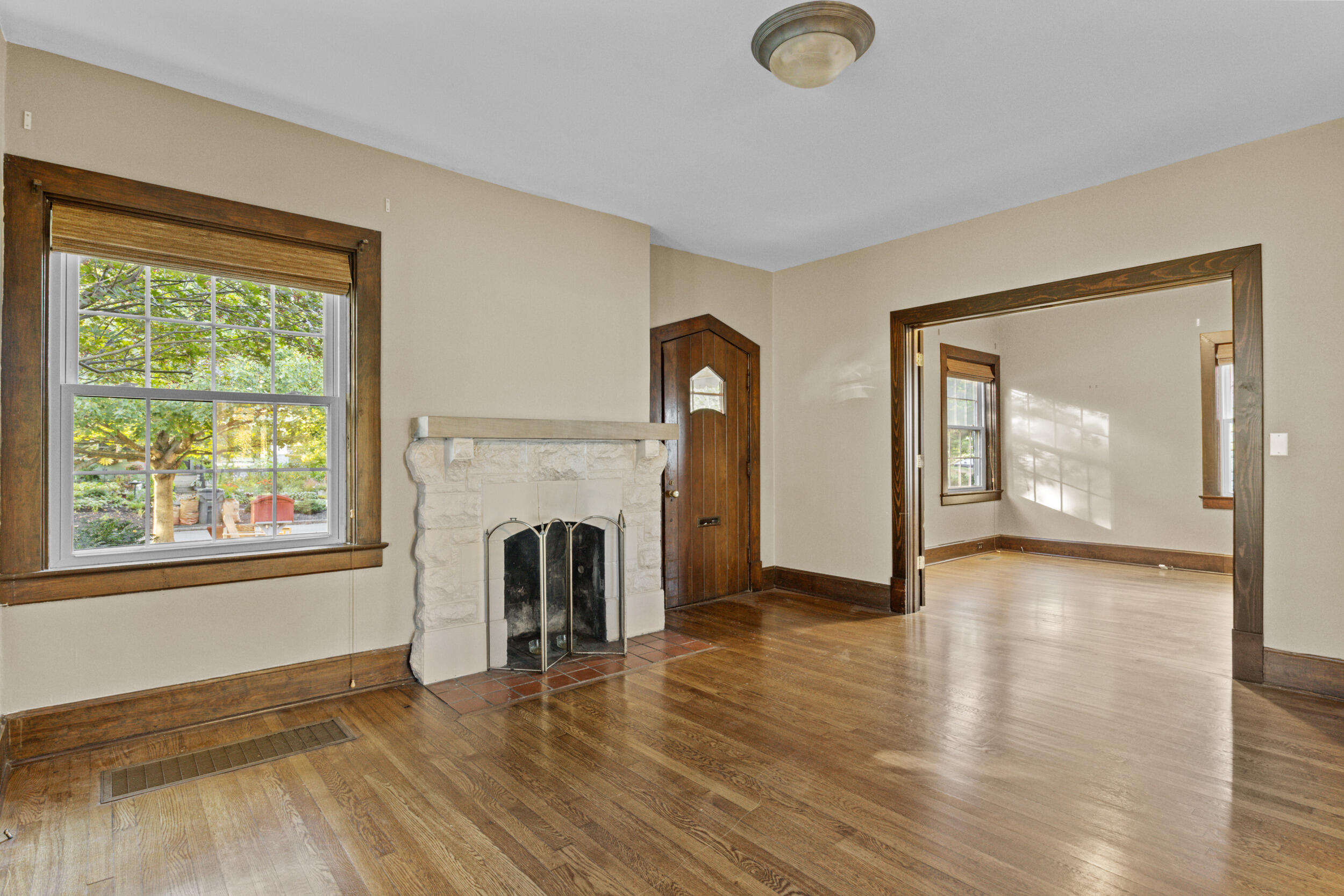 Front Living room / entry