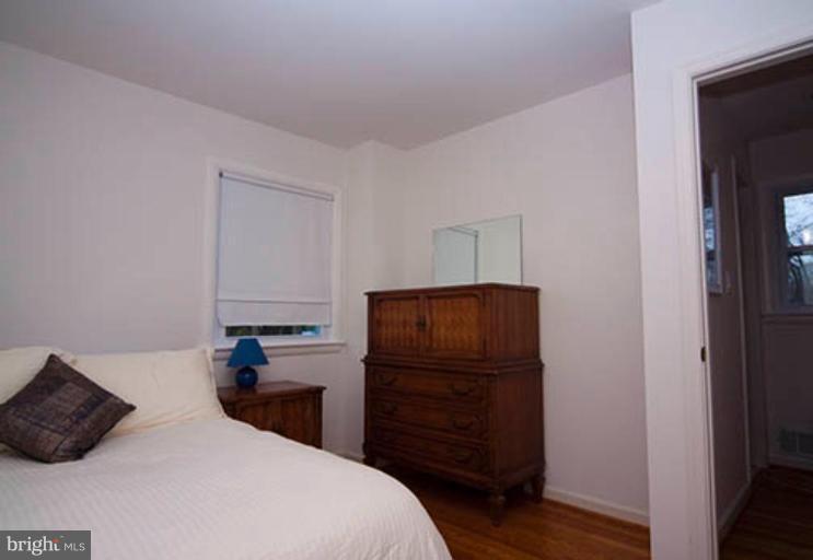 508 Tapawingo Road Southwest Vienna, VA 22180 - Photo 7 of 16 Bedroom #3