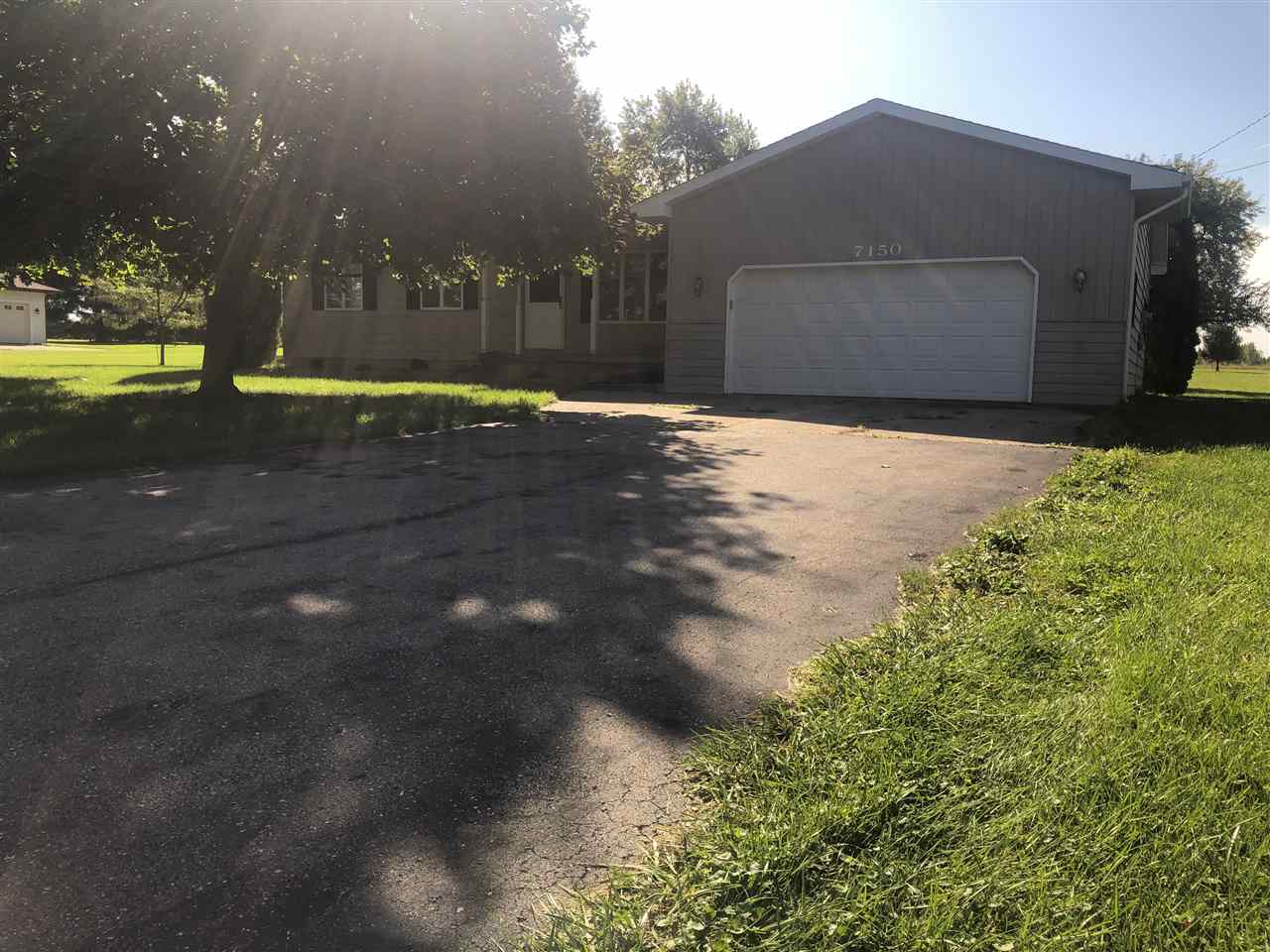 7150 East Carpenter Road Davison, MI 48423 - Photo 2 of 36 31396785-1.JPG