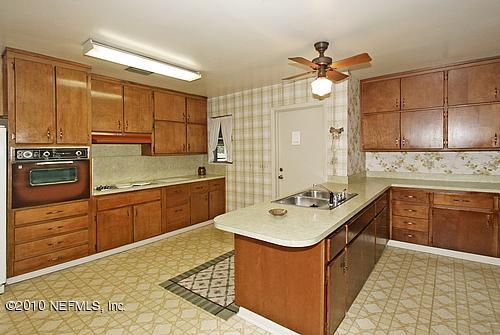 6749 West Fincannon Road Jacksonville, FL 32277 - Photo 3 of 23 KITCHEN