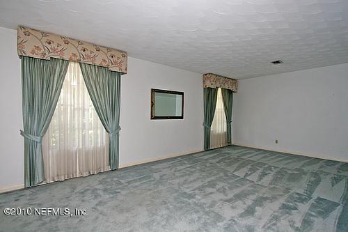 6749 West Fincannon Road Jacksonville, FL 32277 - Photo 6 of 23 LIVING ROOM