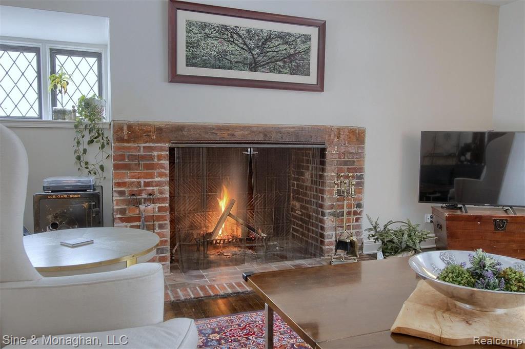 1017 Lake Shore Road Grosse Pointe Shores, MI 48236 - Photo 12 of 55