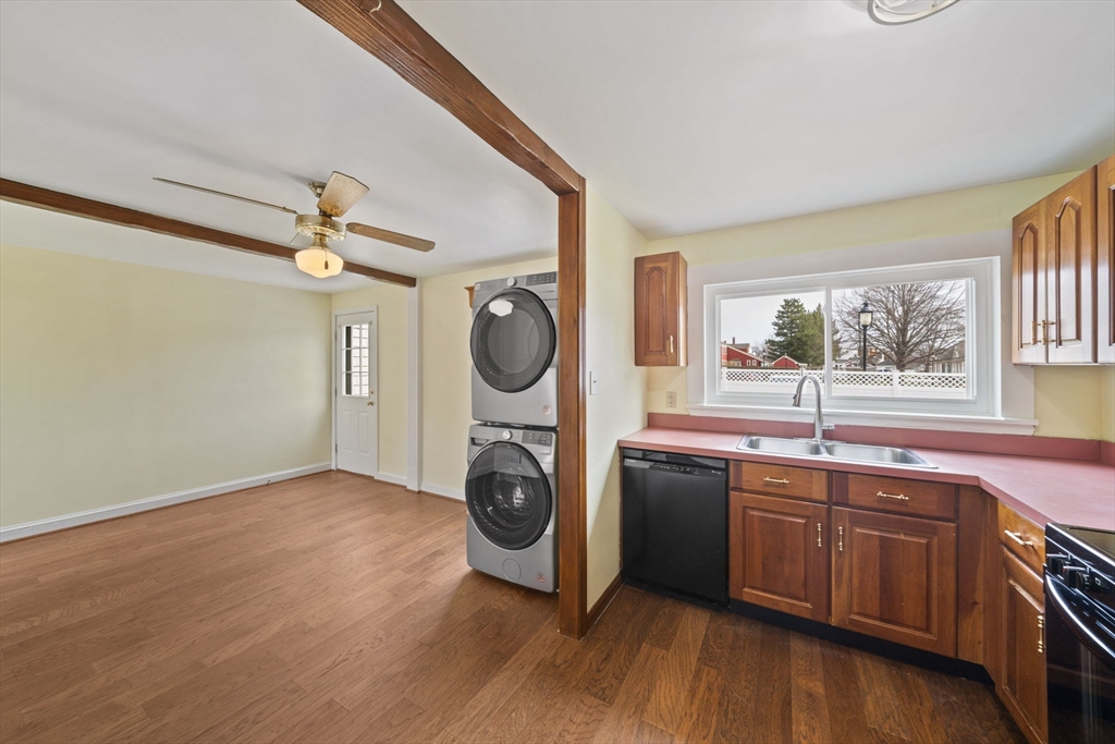 14 Crescent Road Weymouth, MA 02191 - Photo 4 of 19