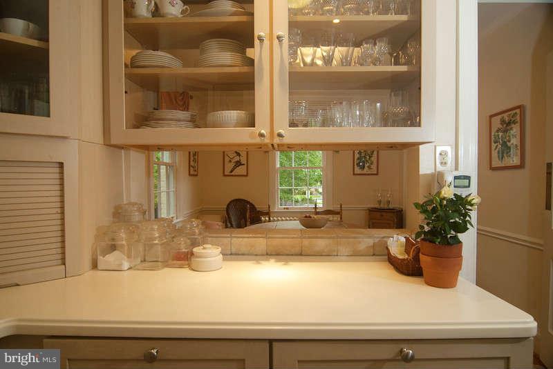 5202 Goddard Road Bethesda, MD 20814 - Photo 12 of 21 Kitchen pass-through