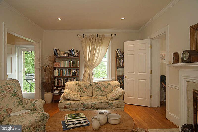 5202 Goddard Road Bethesda, MD 20814 - Photo 6 of 21 Living Room off front entry