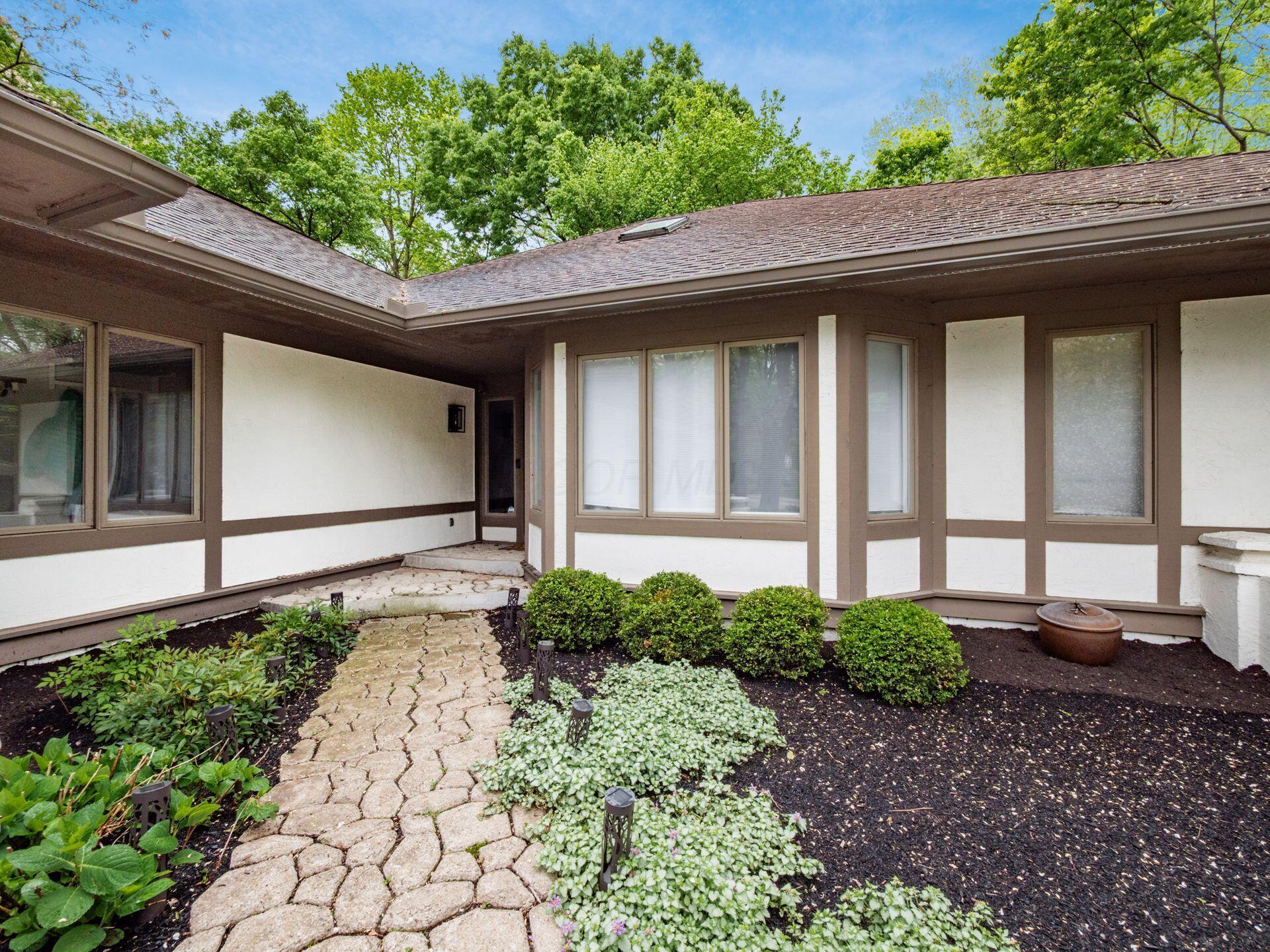 7089 Cooper Road Columbus, OH 43231 - Photo 4 of 52