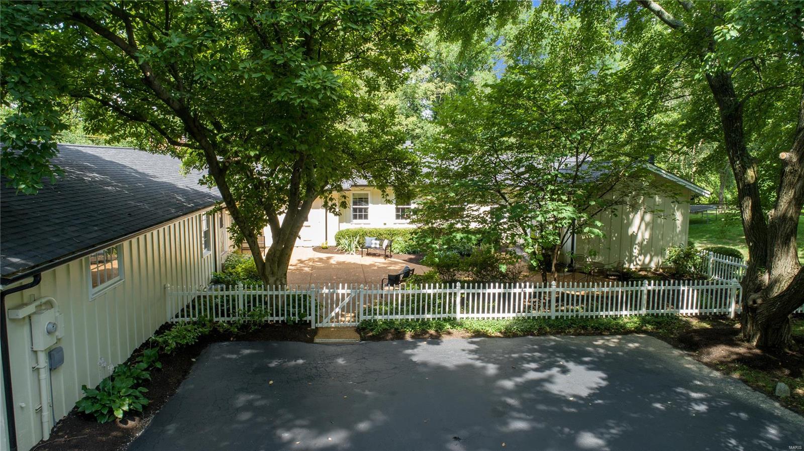 10018 Conway Road Ladue, MO 63124 - Photo 12 of 72