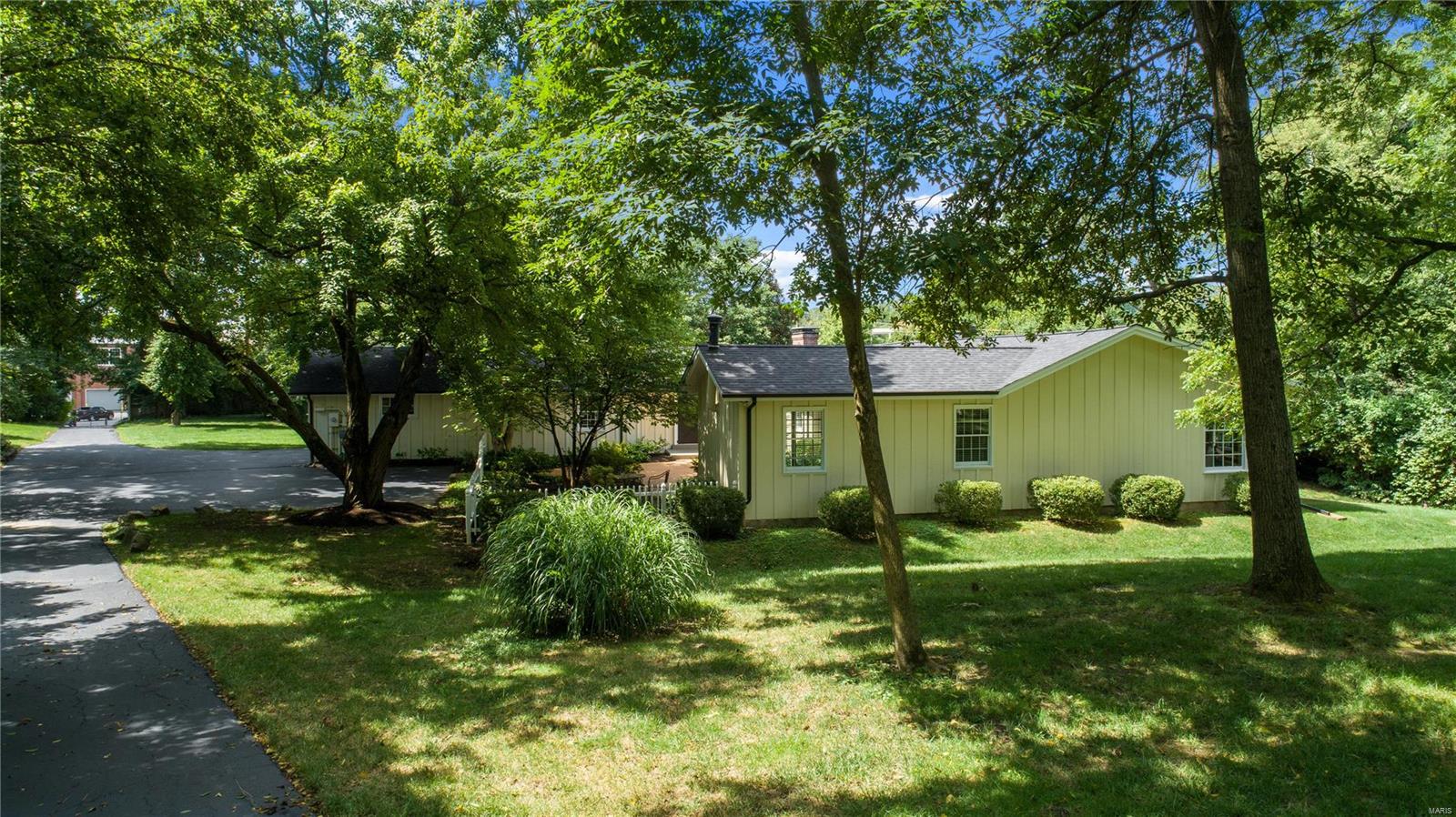 10018 Conway Road Ladue, MO 63124 - Photo 16 of 72