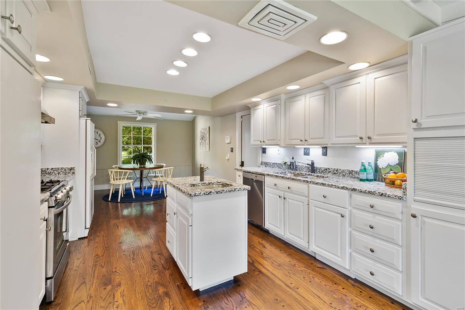 10018 Conway Road Ladue, MO 63124 - Photo 18 of 72