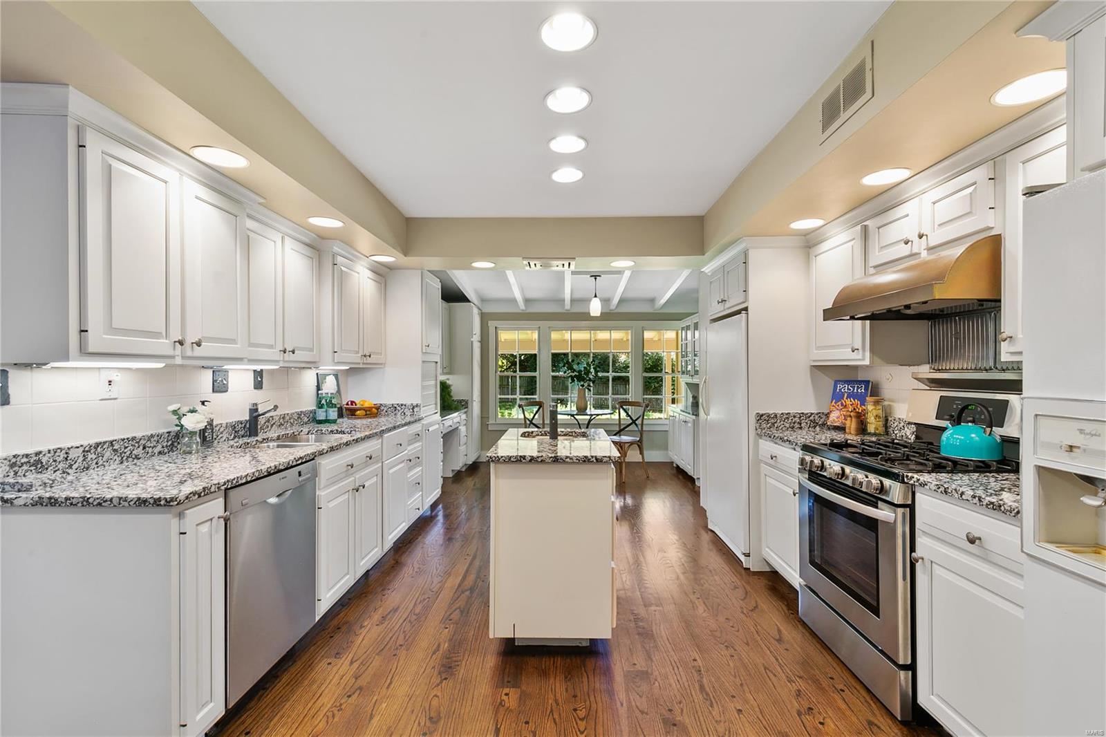 10018 Conway Road Ladue, MO 63124 - Photo 19 of 72