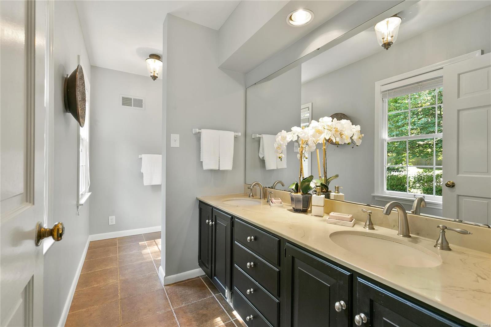 10018 Conway Road Ladue, MO 63124 - Photo 32 of 72