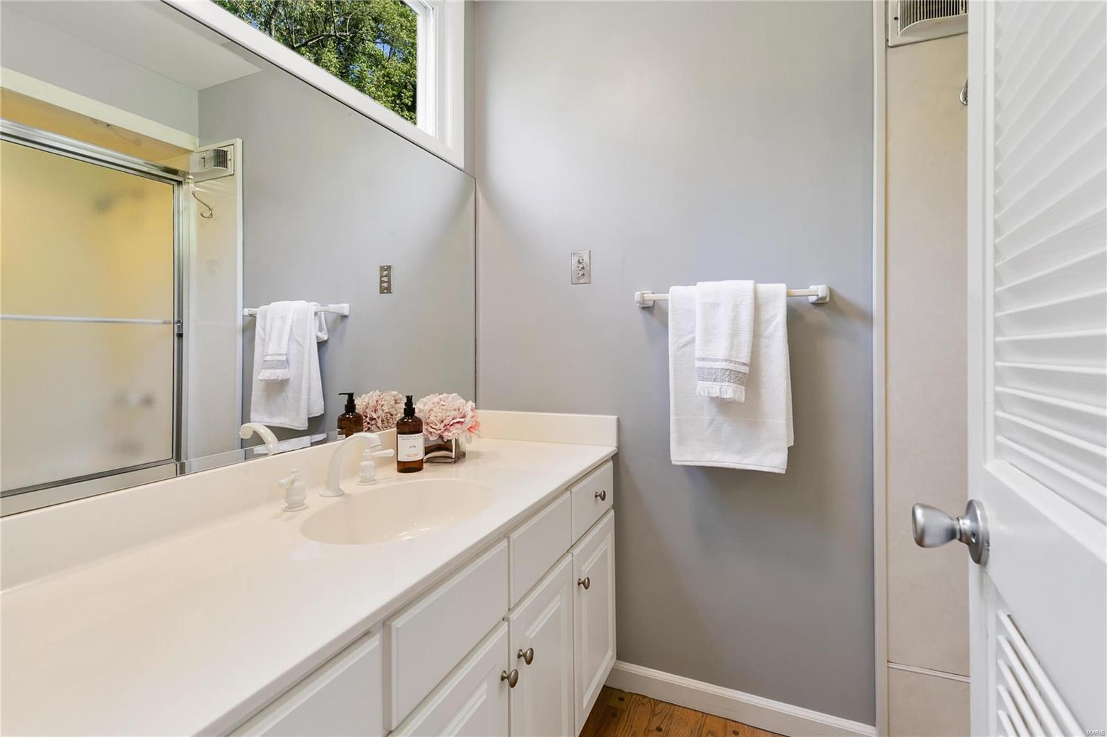 10018 Conway Road Ladue, MO 63124 - Photo 50 of 72