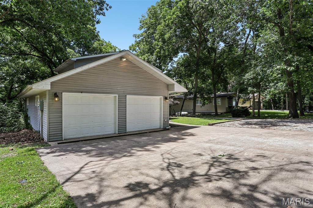 111 Solar Circle Litchfield, IL 62056 - Photo 45 of 55