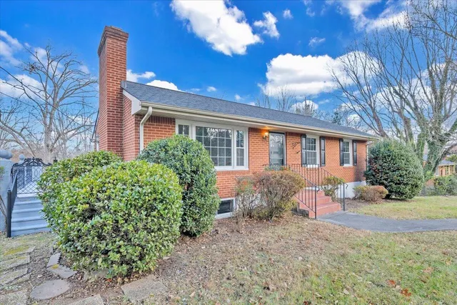 $299,950 | 3406 Poplar Drive, Roanoke, VA 24018