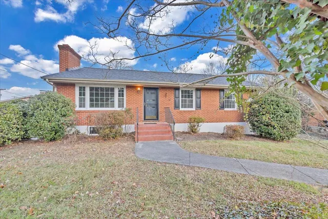 $299,950 | 3406 Poplar Drive, Roanoke, VA 24018