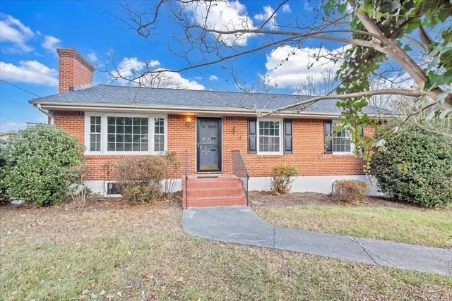 $299,950 | 3406 Poplar Drive, Roanoke, VA 24018