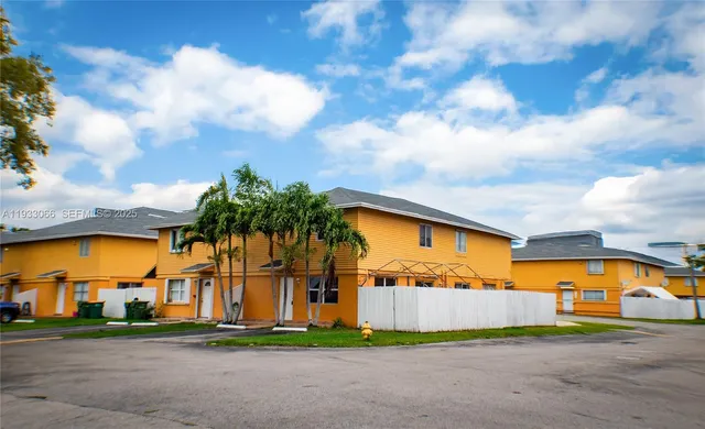 $1,950 | 67 Northeast 12th Avenue, Unit 67, Homestead, FL 33030
