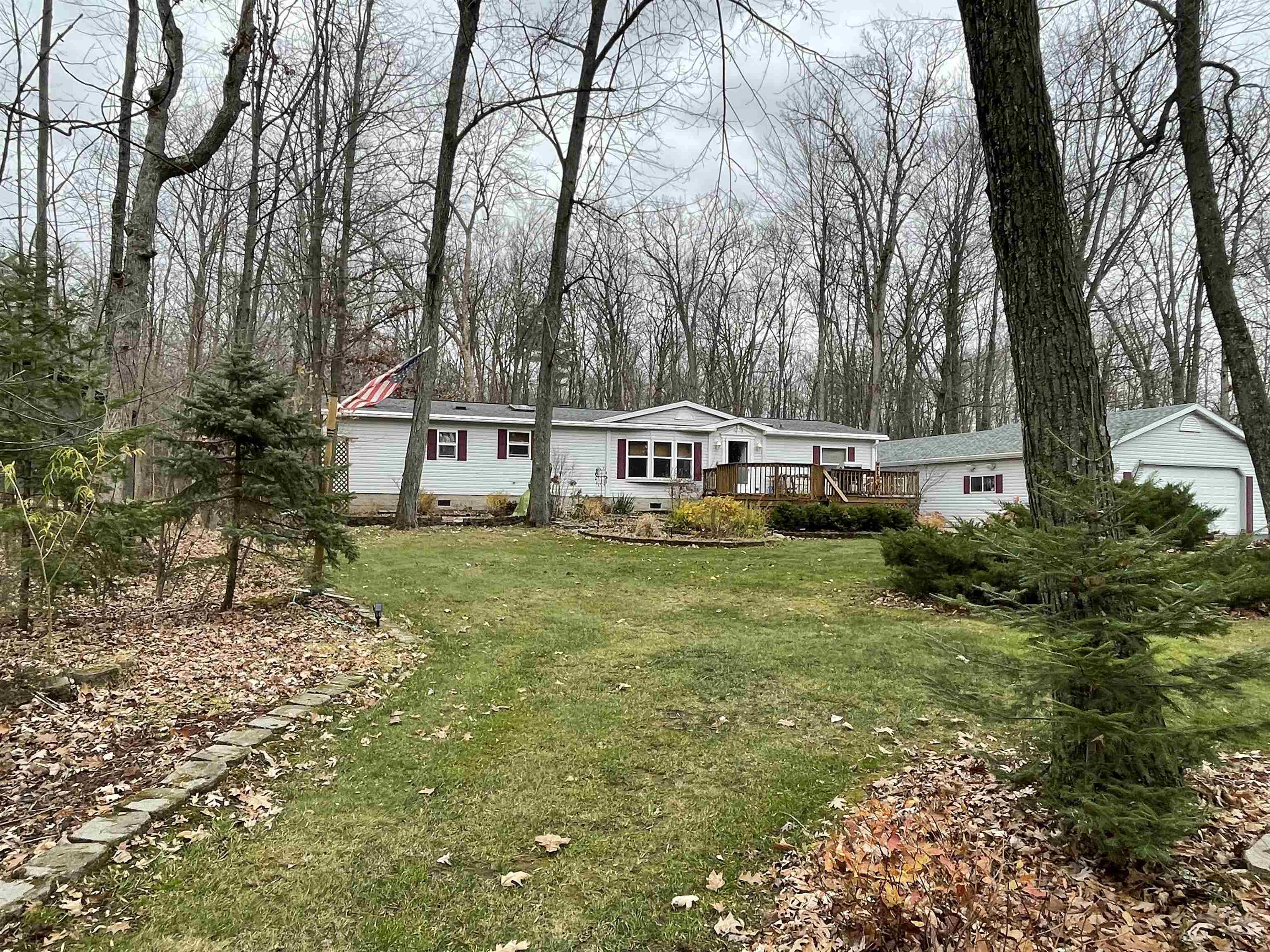 N6608 East Street, Cecil, WI 54111 Compass