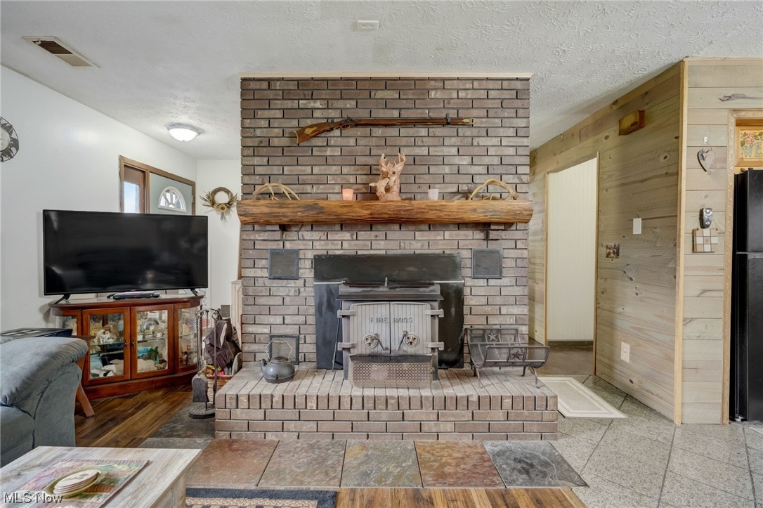 10085 Franchester Road Burbank, OH 44214 - Photo 5 of 40 Gallery Image 5