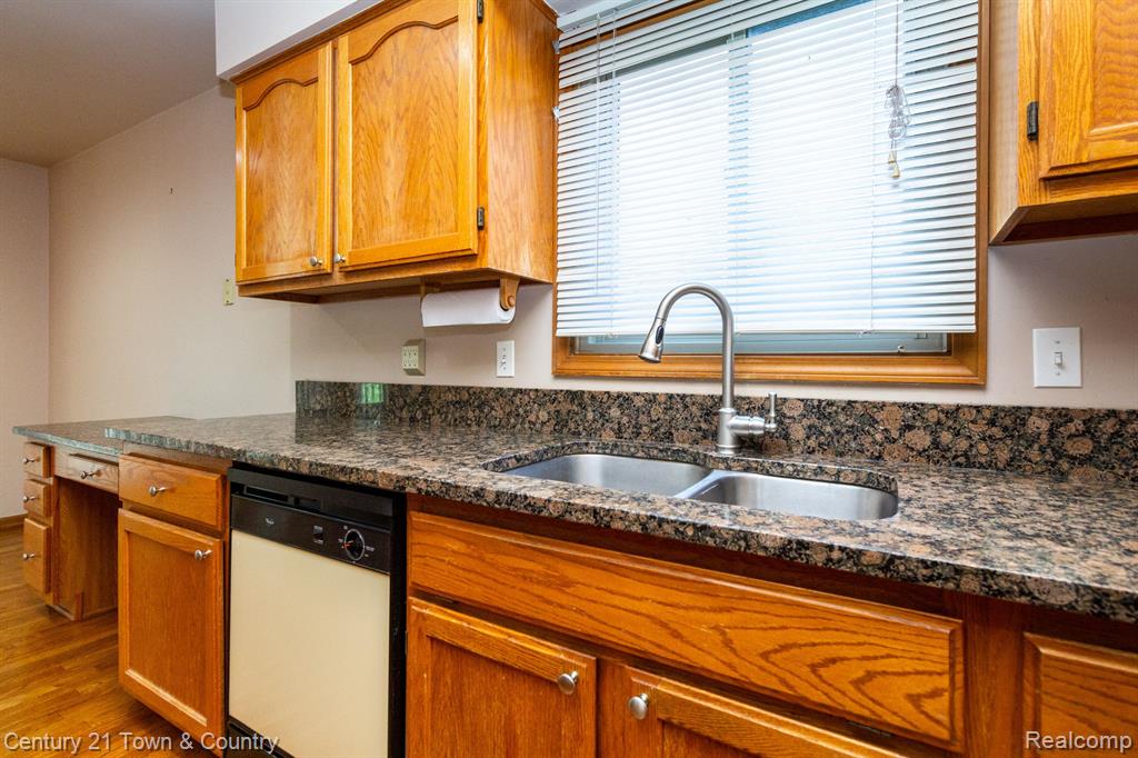 186 Windrift Rochester Hills, MI 48307 - Photo 17 of 46