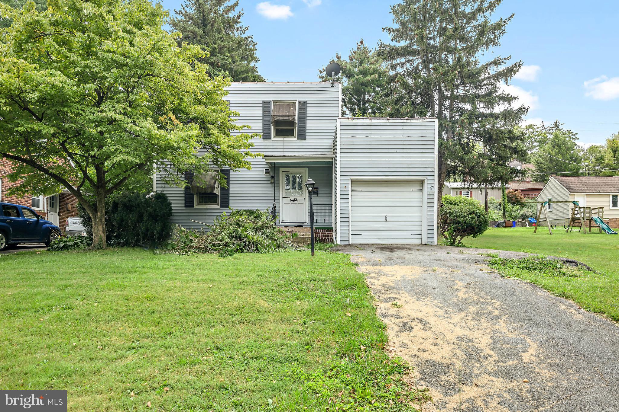 404 Creston Road York, PA 17403 - Photo 1 of 17 Gallery Image 1