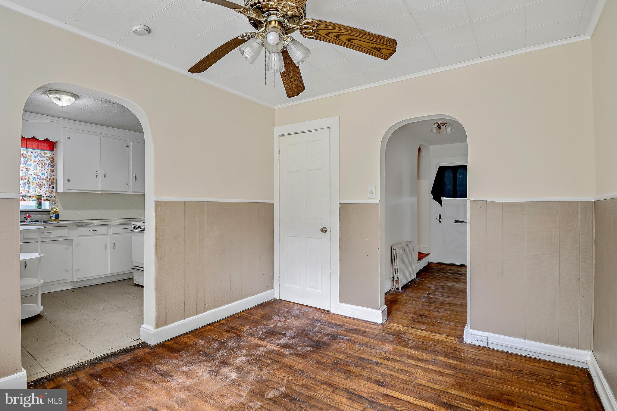 404 Creston Road York, PA 17403 - Photo 4 of 17 Gallery Image 4
