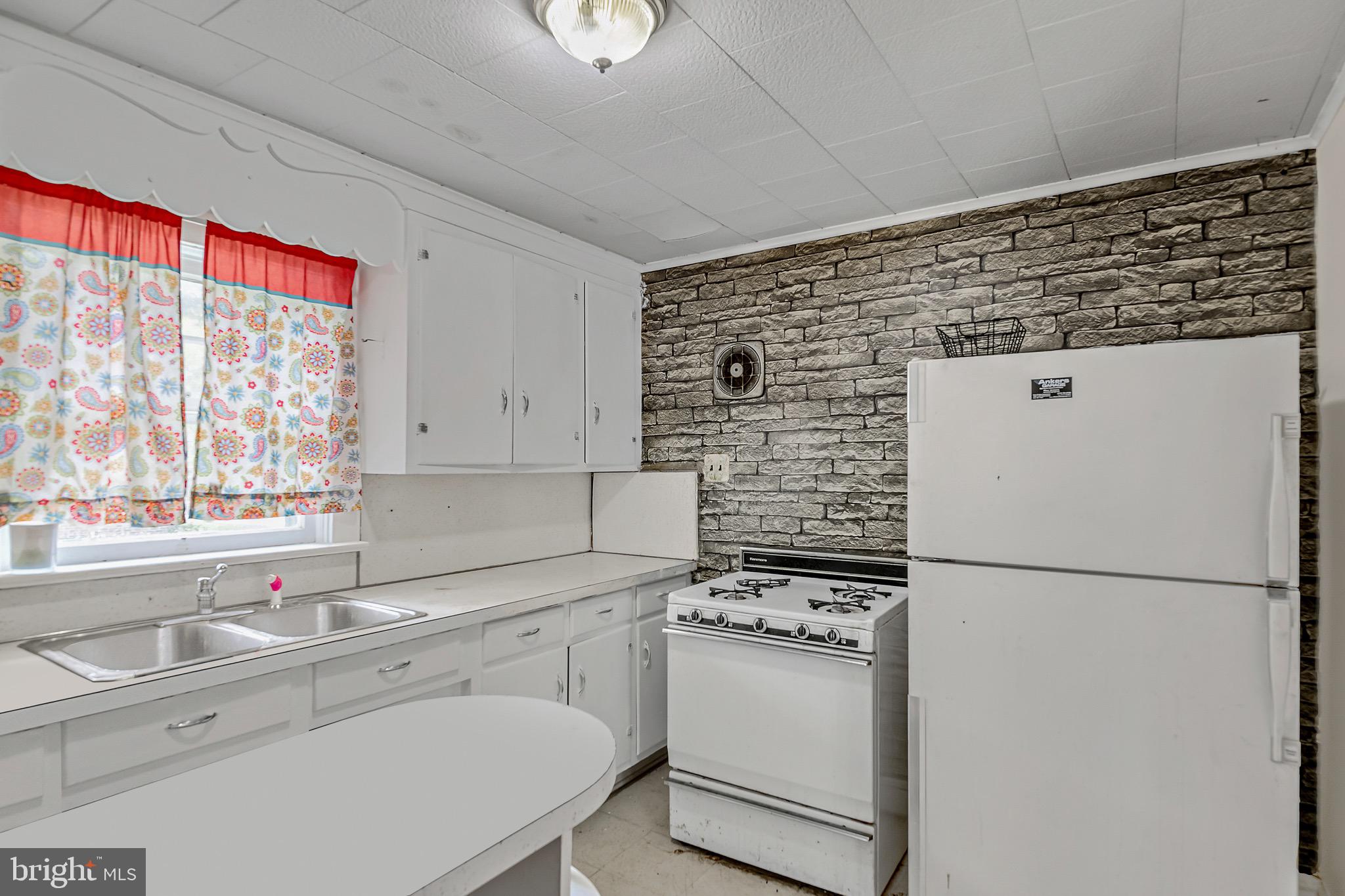 404 Creston Road York, PA 17403 - Photo 7 of 17 Gallery Image 7