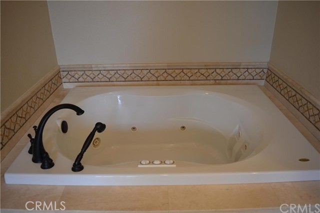 8 Bellezza Irvine, CA 92620 - Photo 18 of 39 Primary Jetted Tub
