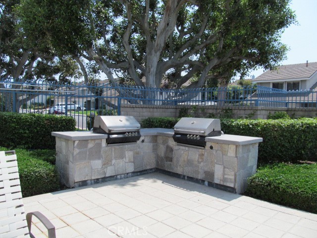 8 Bellezza Irvine, CA 92620 - Photo 34 of 39 Community BBQ