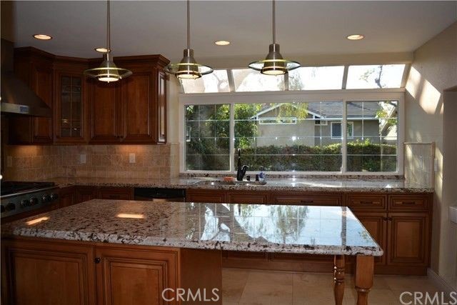 8 Bellezza Irvine, CA 92620 - Photo 5 of 39 Kitchen Island