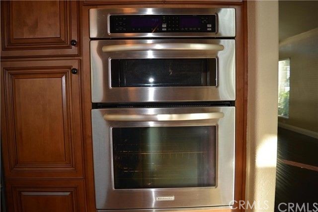 8 Bellezza Irvine, CA 92620 - Photo 8 of 39 Stainless Microwave and Oven
