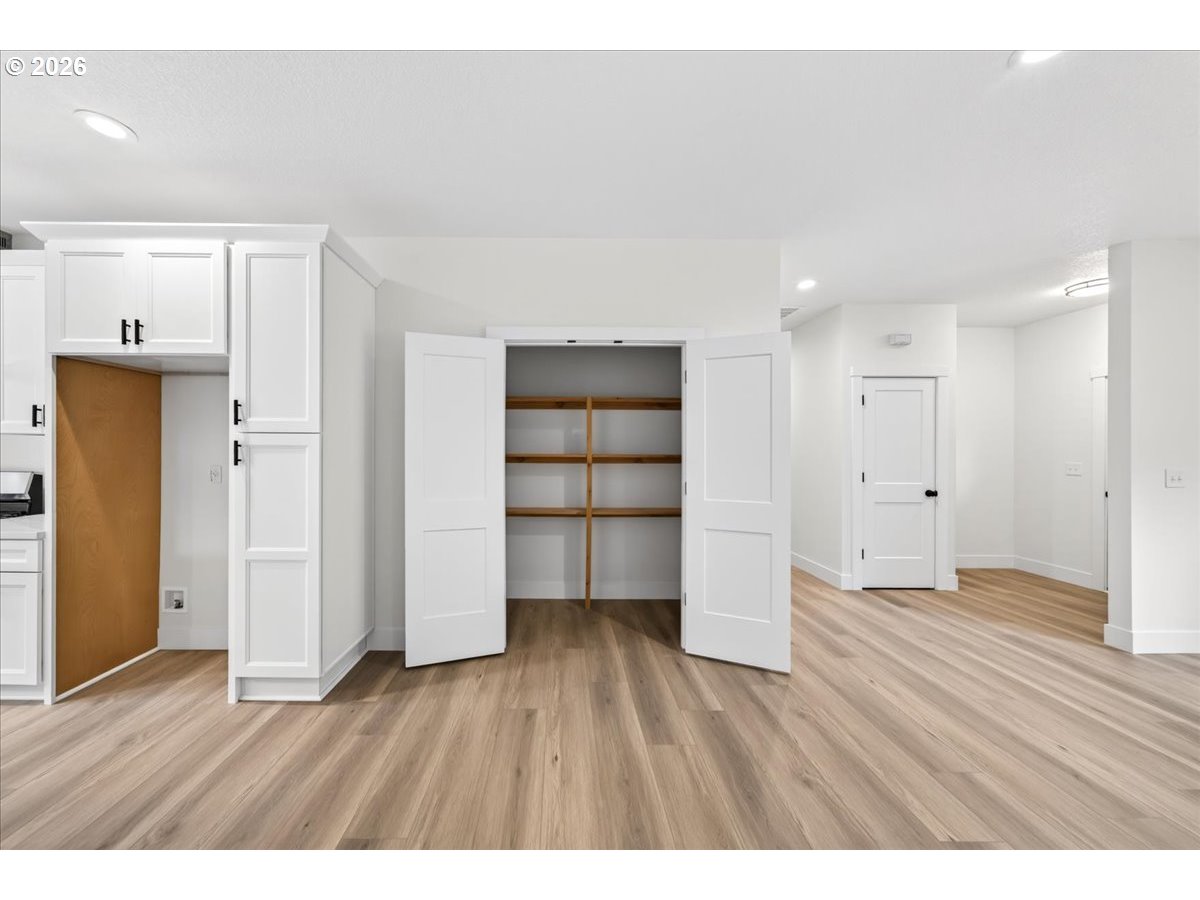 57936 Timber Road Vernonia, OR 97064 - Photo 15 of 48 Pantry