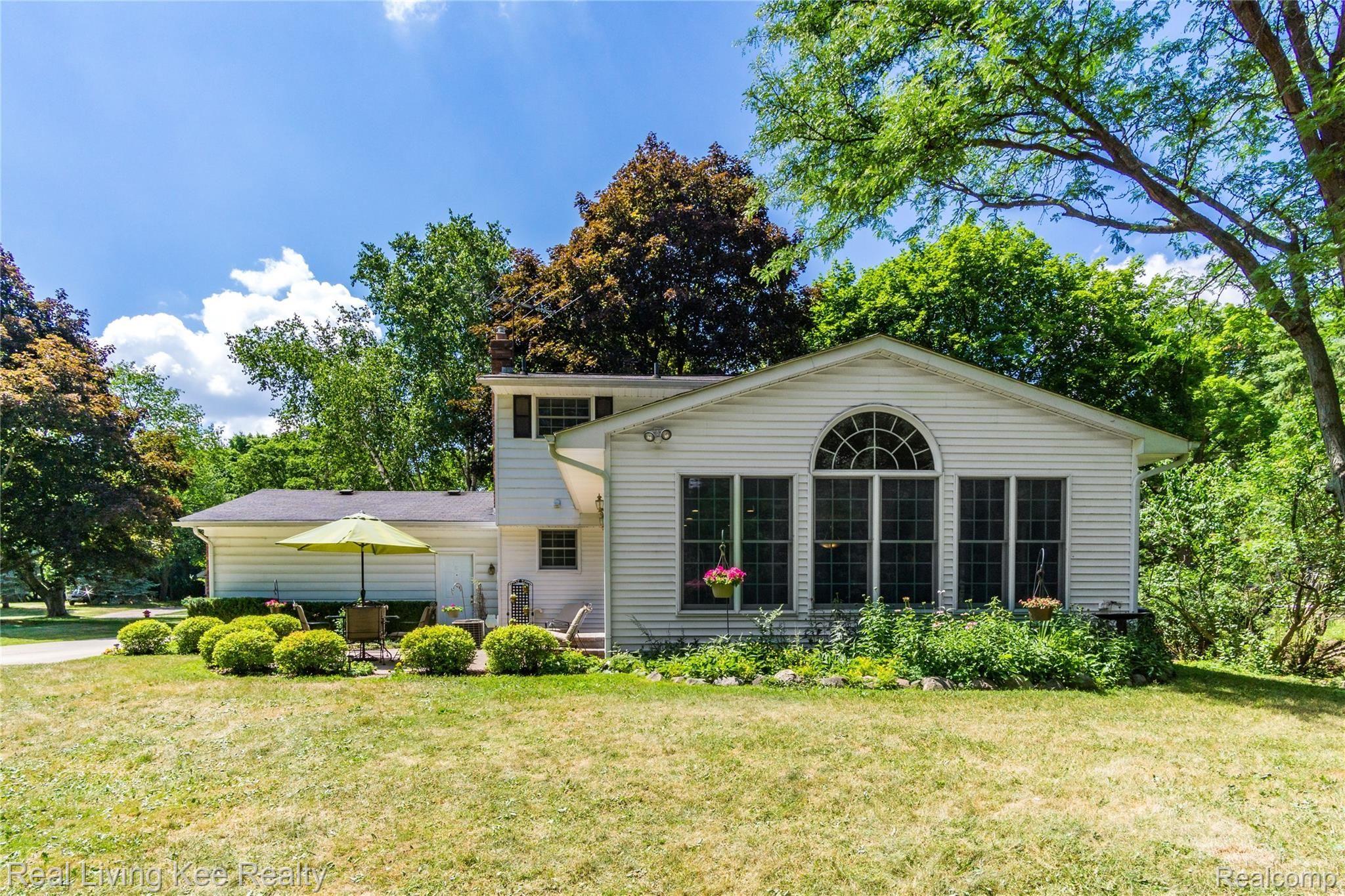 354 Texas Avenue Rochester, MI 48309 - Photo 10 of 62 Exteriors (8 of 11).jpg