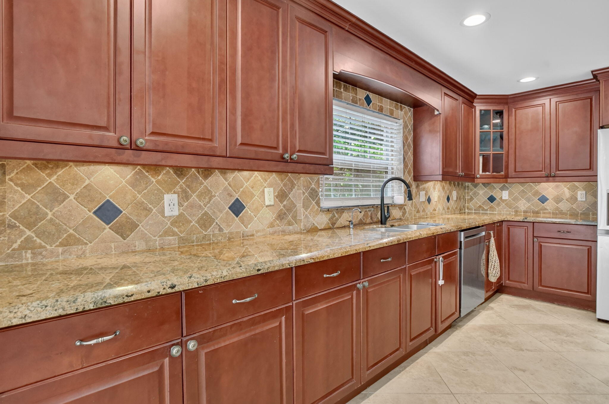 23338 La Vida Way Boca Raton, FL 33433 - Photo 8 of 52 Kitchen