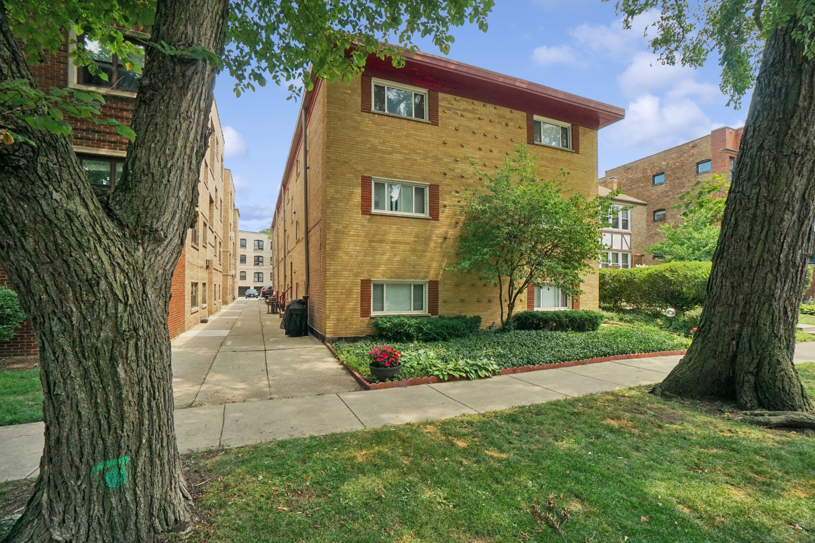 547 Sheridan Road, Unit 3W Evanston, IL 60202 - Photo 1 of 15 Gallery Image 1