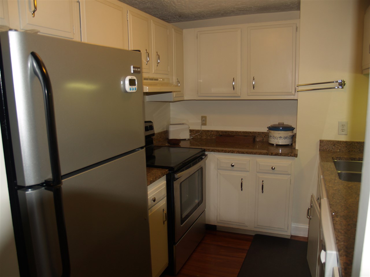 55 River Road, Unit 9H Manchester, NH 03104 - Photo 7 of 17