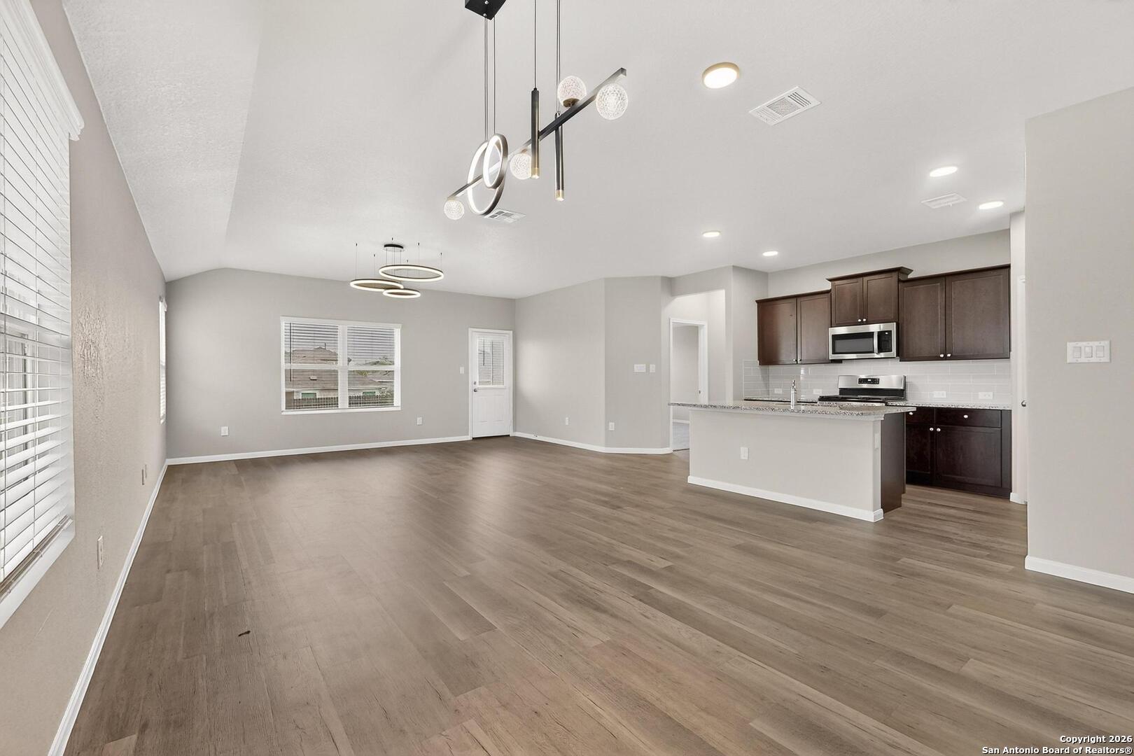 6806 Bale Ridge San Antonio, TX 78252 - Photo 8 of 41